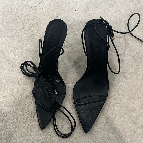 HEELS - Picture 2 of 4